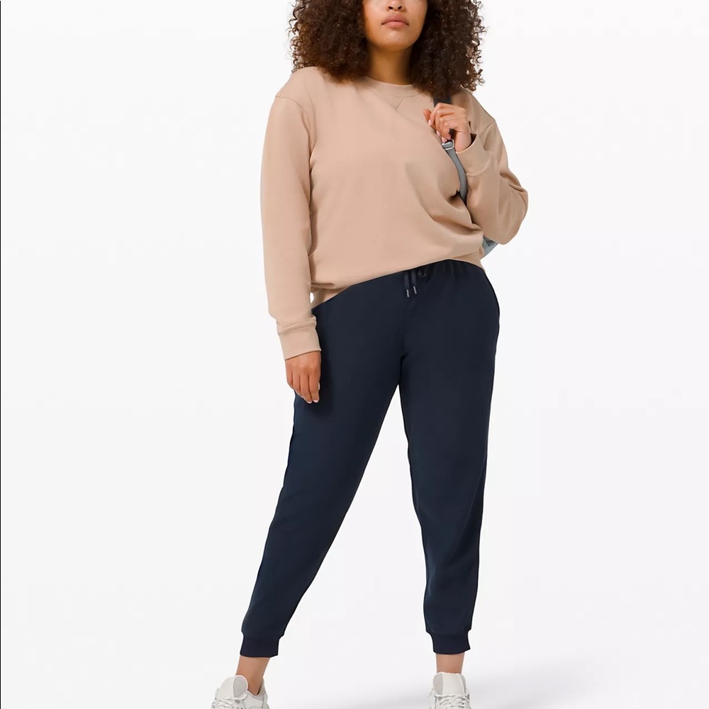 NWT Lululemon on the fly jogger navy size 6